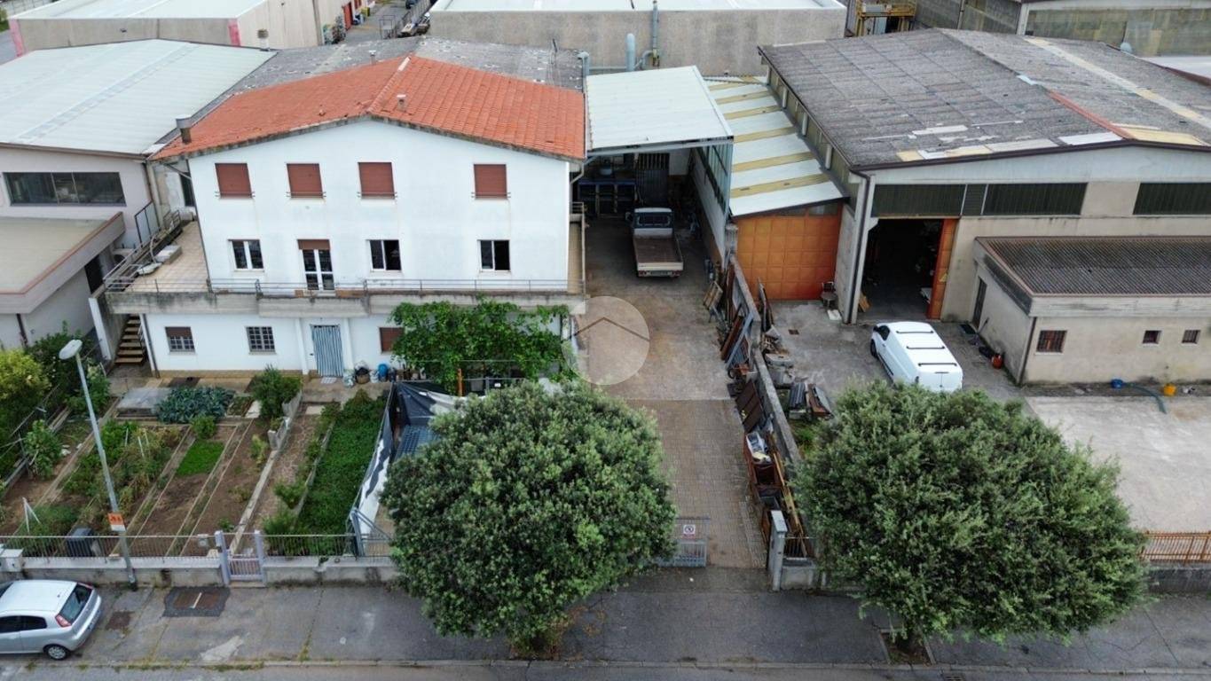 2-Zimmer Lagerhaus in Calcinato, Italy, Nr. 322975