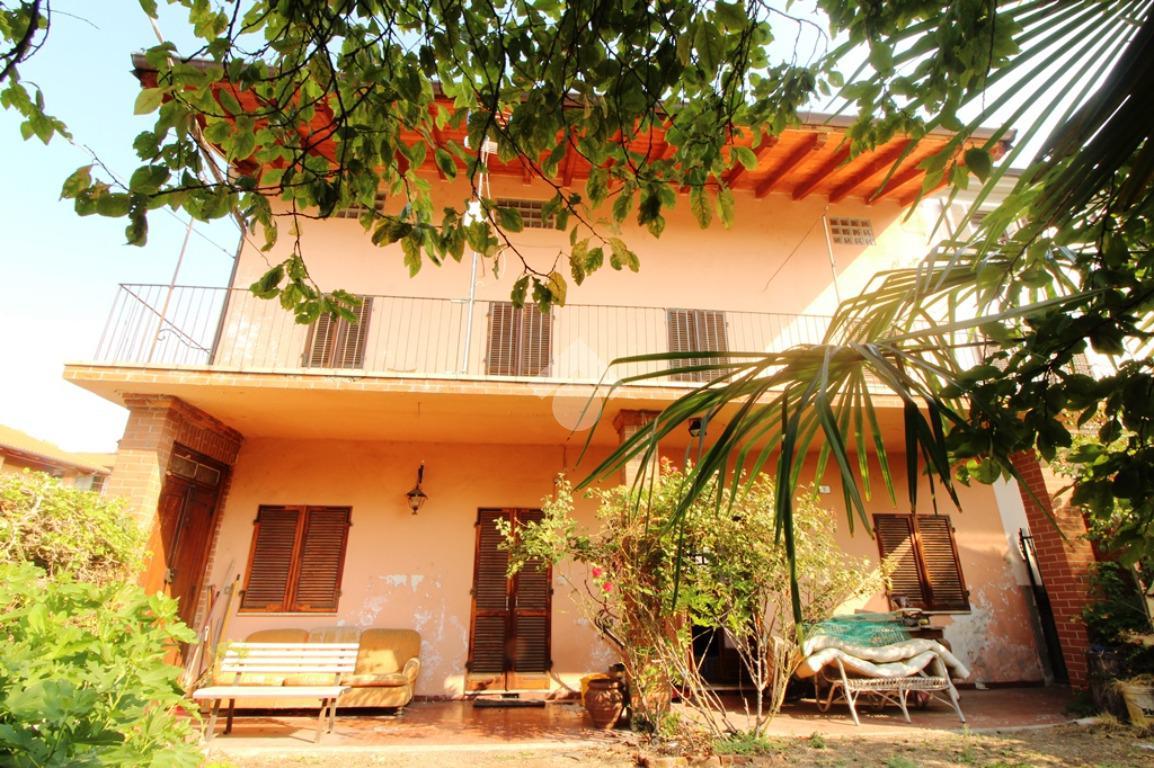 6 rooms House in Castellamonte, Italy No. 17991