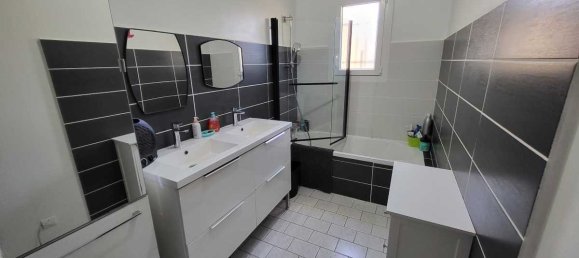 4 bedrooms Villa in Cayrac, France No. 195640 6