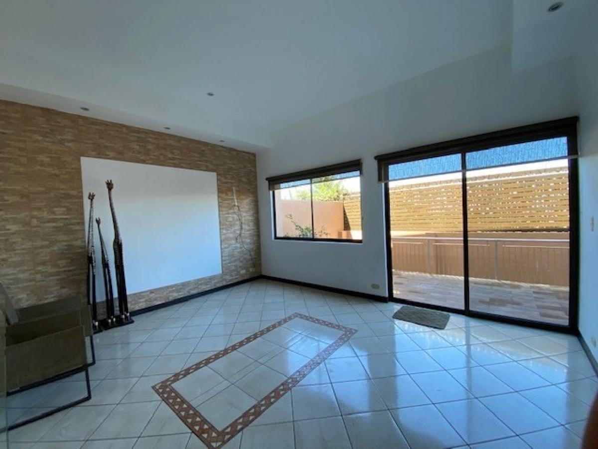 Кондоминиум  с 3 спальнями в Санта-Ана, Коста-Рика № 1171