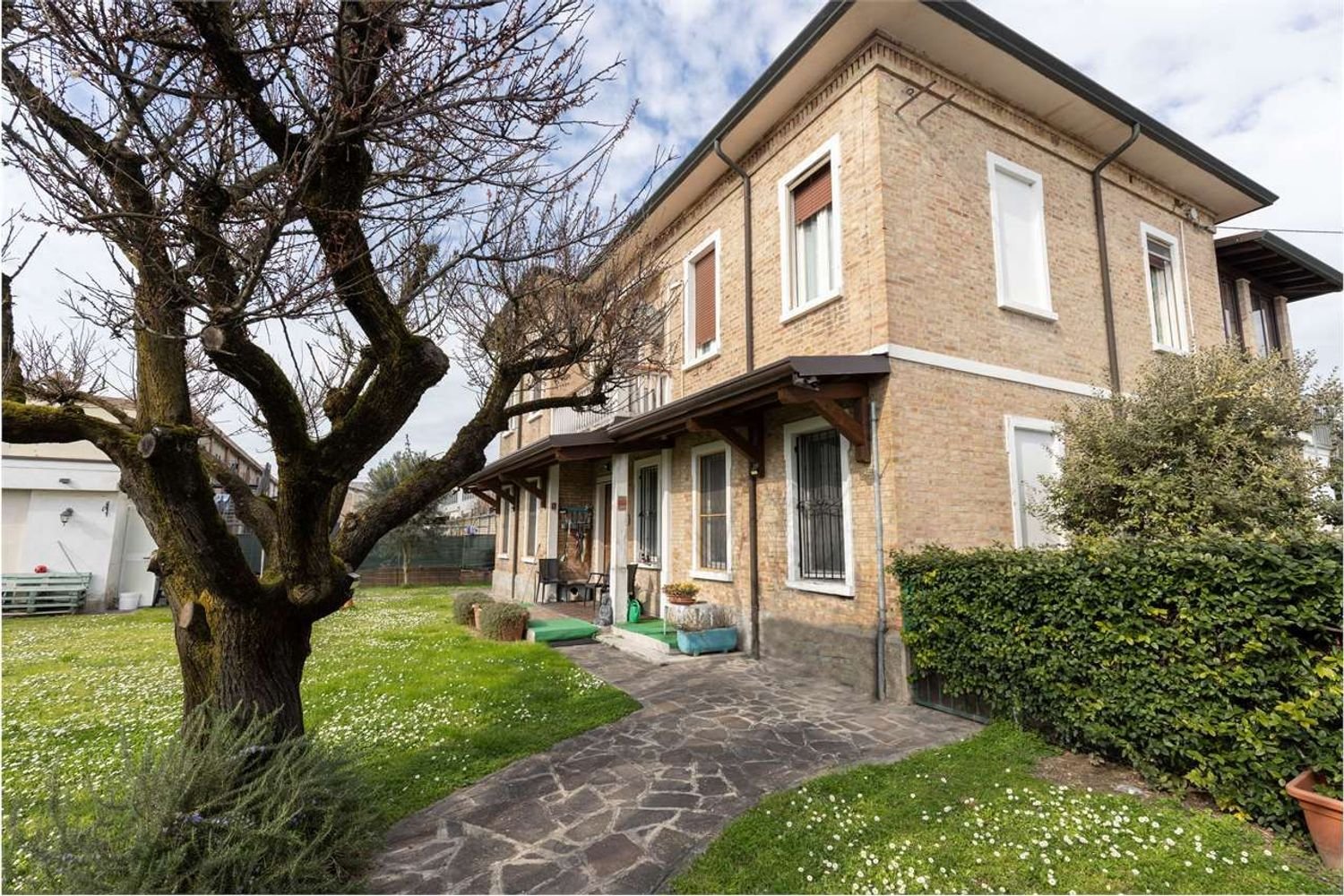 8 rooms Apartment in Ostiglia, Italy No. 59811