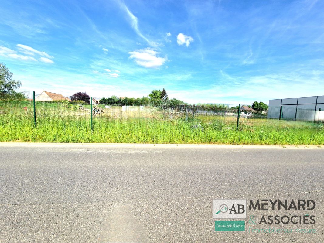 3000m² Land in Faremoutiers, France No. 183357
