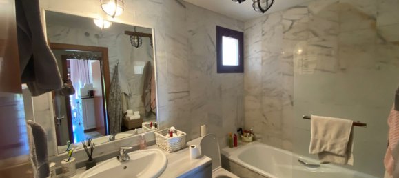 2 bedrooms Villa in Benahavis, Spain No. 1408 16