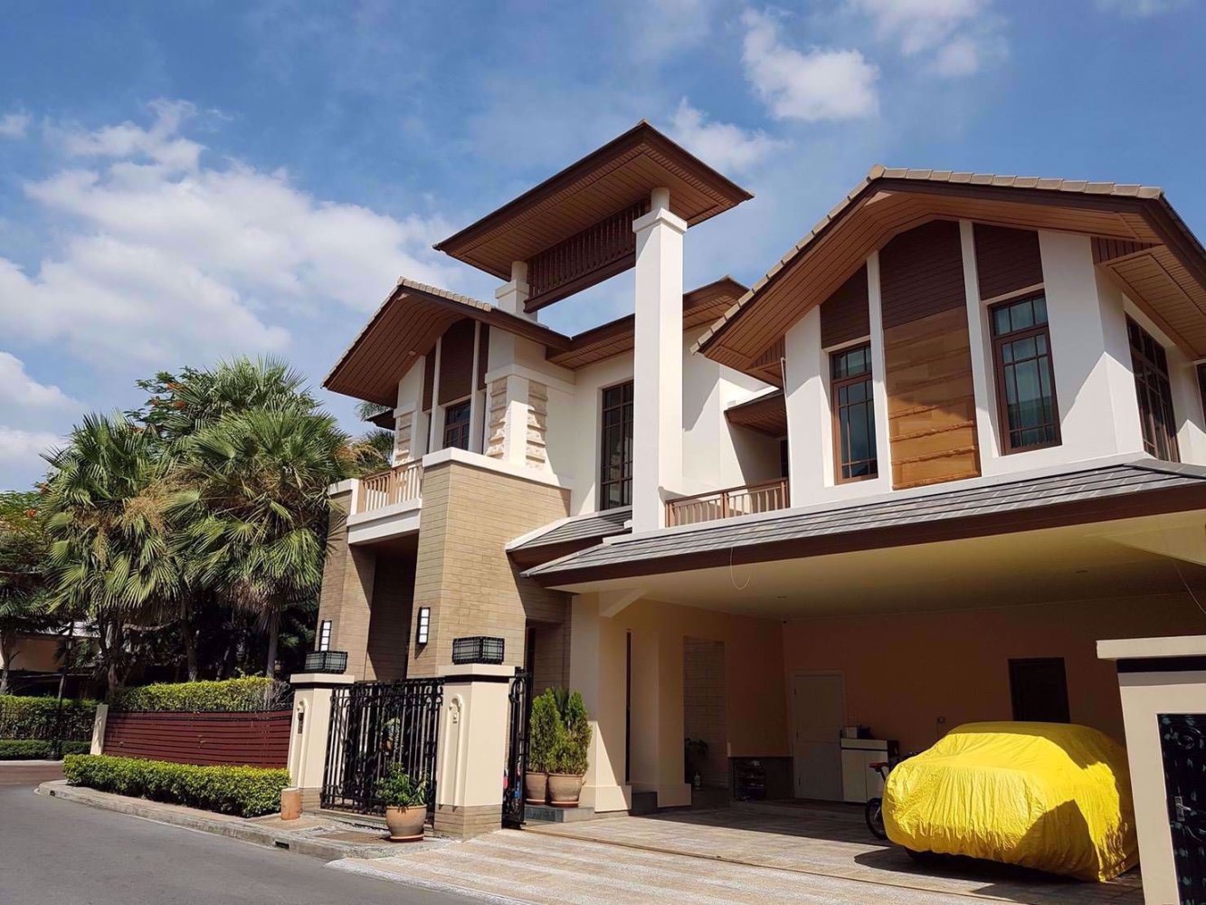 4 bedrooms House in Watthana, Thailand No. 10493