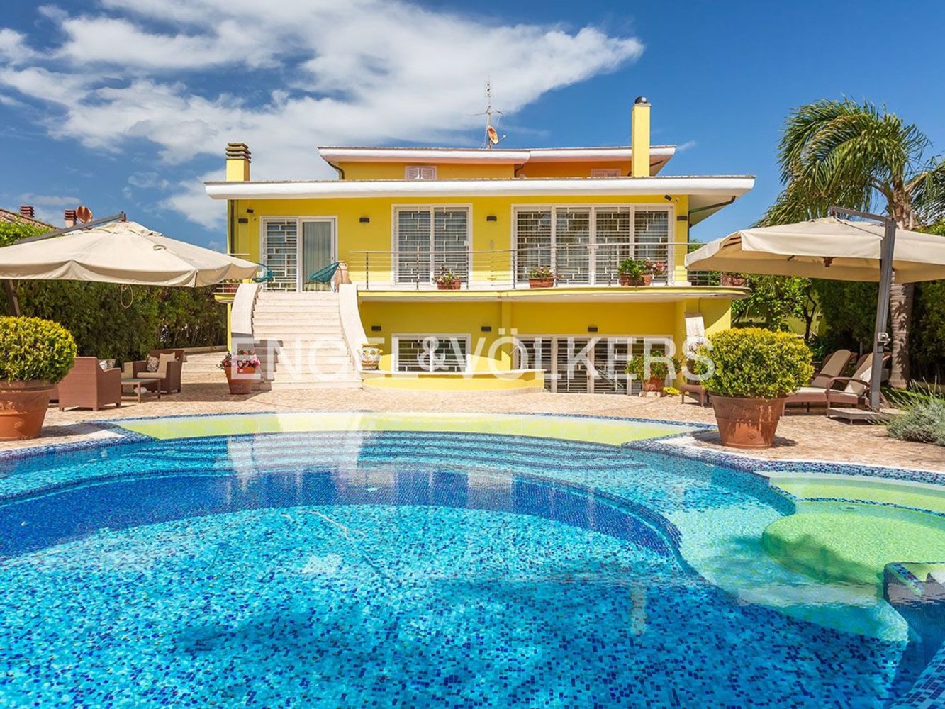 9 rooms Villa in Ardea, Italy No. 131313