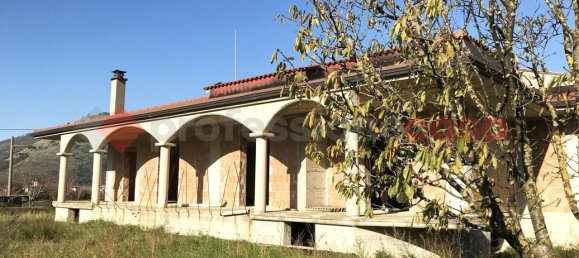 6 rooms House in Mercato San Severino, Italy No. 111082 5