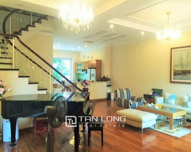 4 bedrooms Villa in Long Bien, Vietnam No. 3560