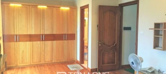 4 bedrooms Villa in Long Bien, Vietnam No. 3560 12