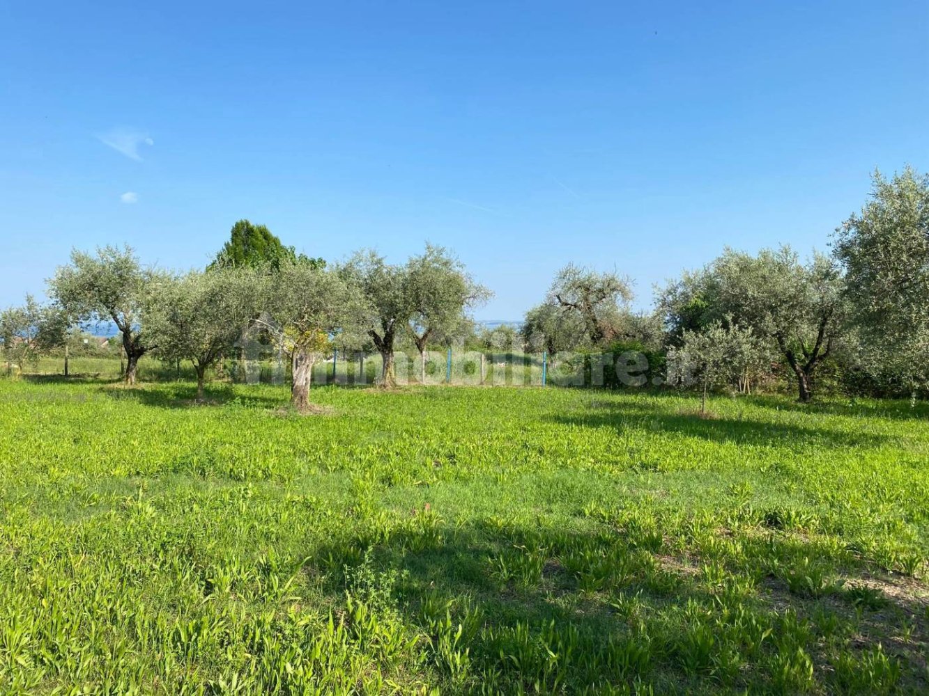 Terreno en Moniga del Garda, Italy 3730 m² No. 293794