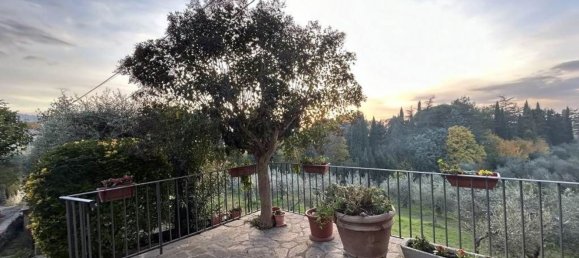 Дом с 3 комнатами в Кортона, Италия № 175260 5