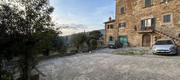 Дом с 3 комнатами в Кортона, Италия № 175260 2