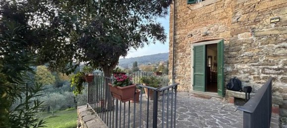 Дом с 3 комнатами в Кортона, Италия № 175260 4