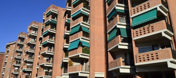 4 rooms Apartment in Turin, Italy No. 151658 2