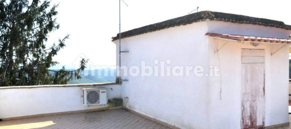 1 غرف نوم شقة في Castelnuovo di Porto, Italy رقم 89727 40