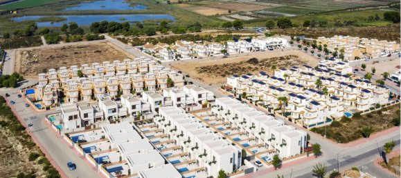 3 bedrooms House in La Marina, Spain No. 286424 2