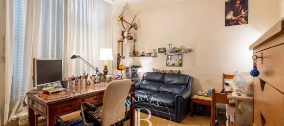3 bedrooms Apartment in Paris, France No. 164092 9