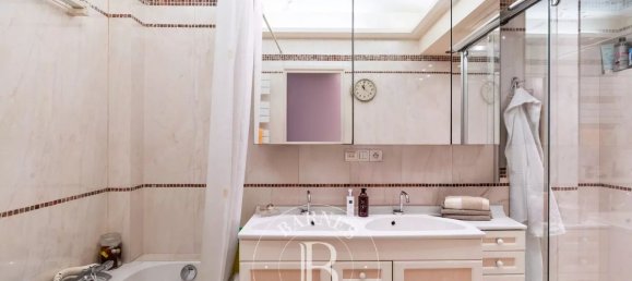 3 bedrooms Apartment in Paris, France No. 164092 10