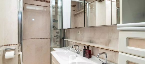 3 bedrooms Apartment in Paris, France No. 164092 11