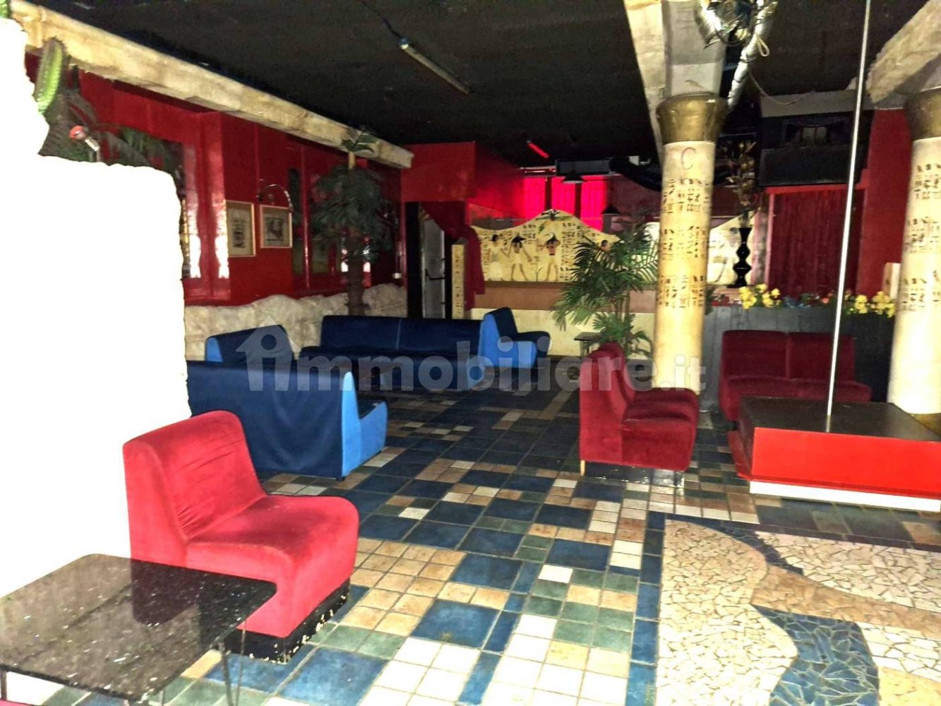 Коммерческая недвижимость с 4 комнатами в Альбино, Италия № 377131