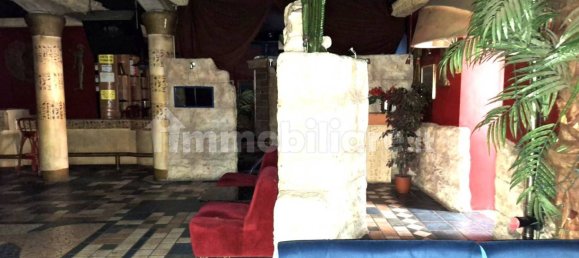 Коммерческая недвижимость с 4 комнатами в Альбино, Италия № 377131 6