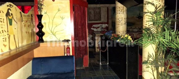 Коммерческая недвижимость с 4 комнатами в Альбино, Италия № 377131 10