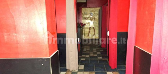 Коммерческая недвижимость с 4 комнатами в Альбино, Италия № 377131 11