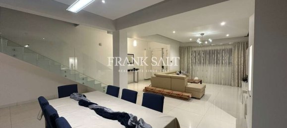 3 chambres Maison à Fgura, Malta No. 8232 9