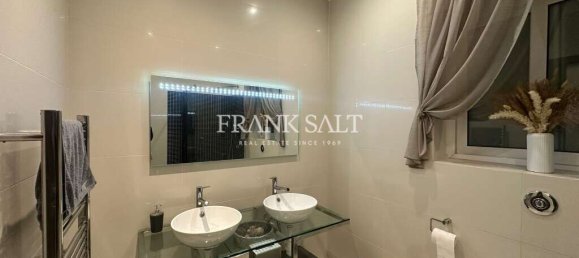 3 chambres Maison à Fgura, Malta No. 8232 17