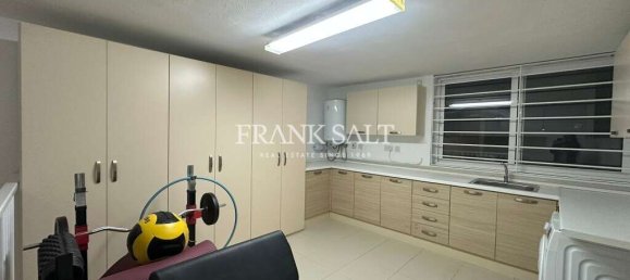 3 chambres Maison à Fgura, Malta No. 8232 19