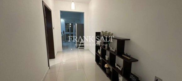 3 chambres Maison à Fgura, Malta No. 8232 15