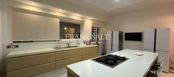 3 chambres Maison à Fgura, Malta No. 8232 4