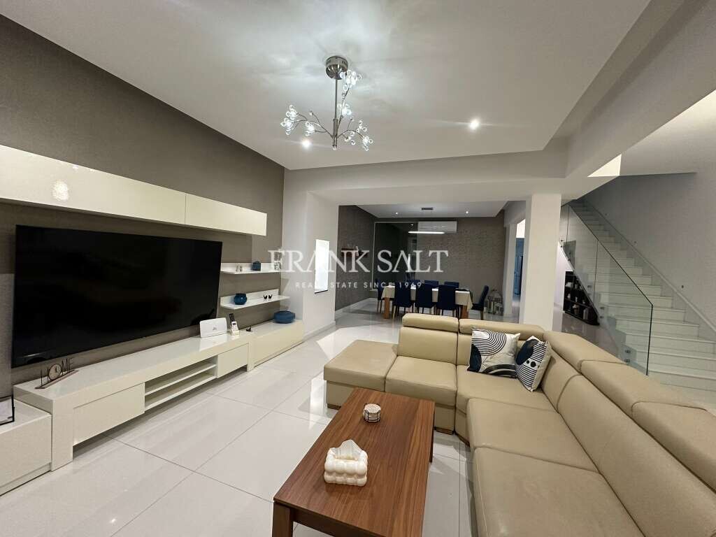 3 chambres Maison à Fgura, Malta No. 8232