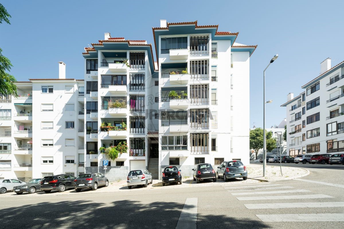 2 bedrooms Apartment in Cascais, Portugal No. 221056