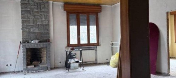 6 rooms Apartment in Traversetolo, Italy No. 41974 20