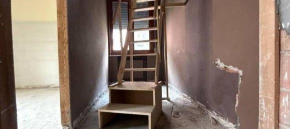 6 rooms Apartment in Traversetolo, Italy No. 41974 9