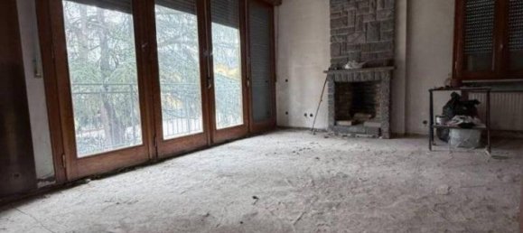 6 rooms Apartment in Traversetolo, Italy No. 41974 3