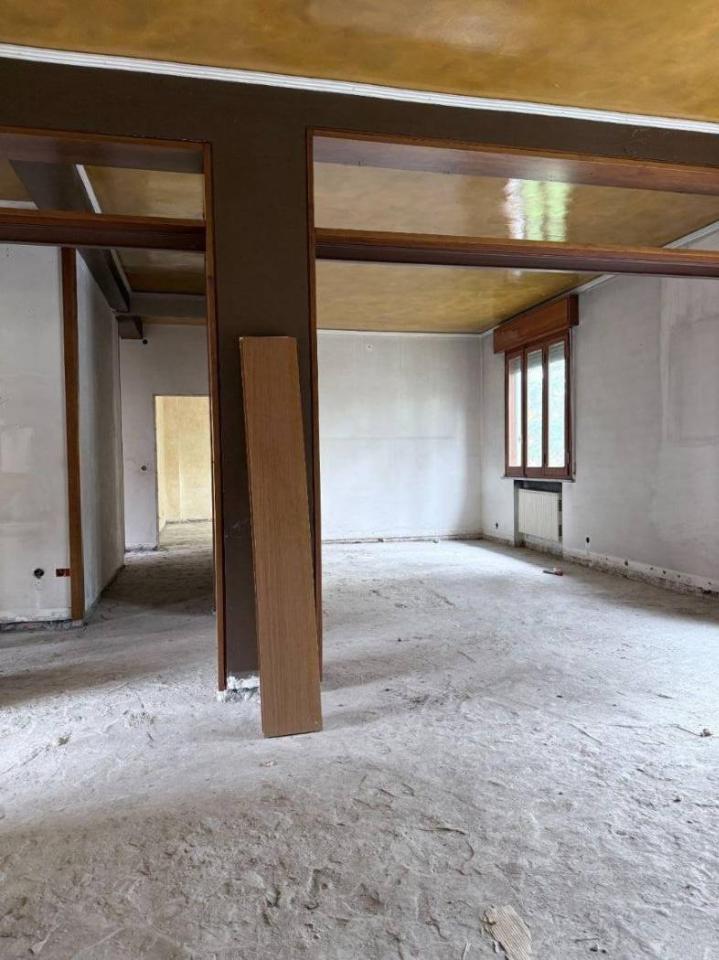 6 rooms Apartment in Traversetolo, Italy No. 41974