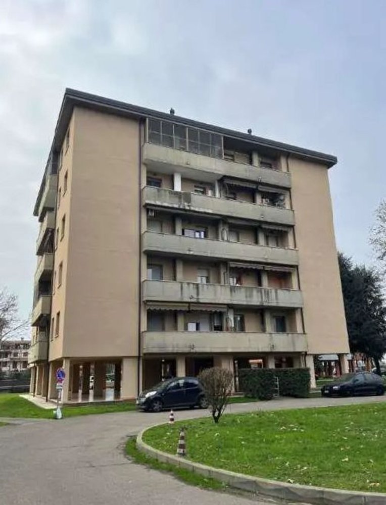 3 bedrooms Apartment in Tavazzano con Villavesco, Italy No. 373827