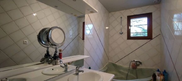 3 bedrooms House in Nesles-la-Vallee, France No. 163025 5