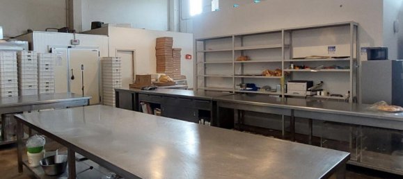 578m² Warehouse in Corciano, Italy No. 371872 2