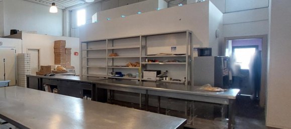 578m² Warehouse in Corciano, Italy No. 371872 3