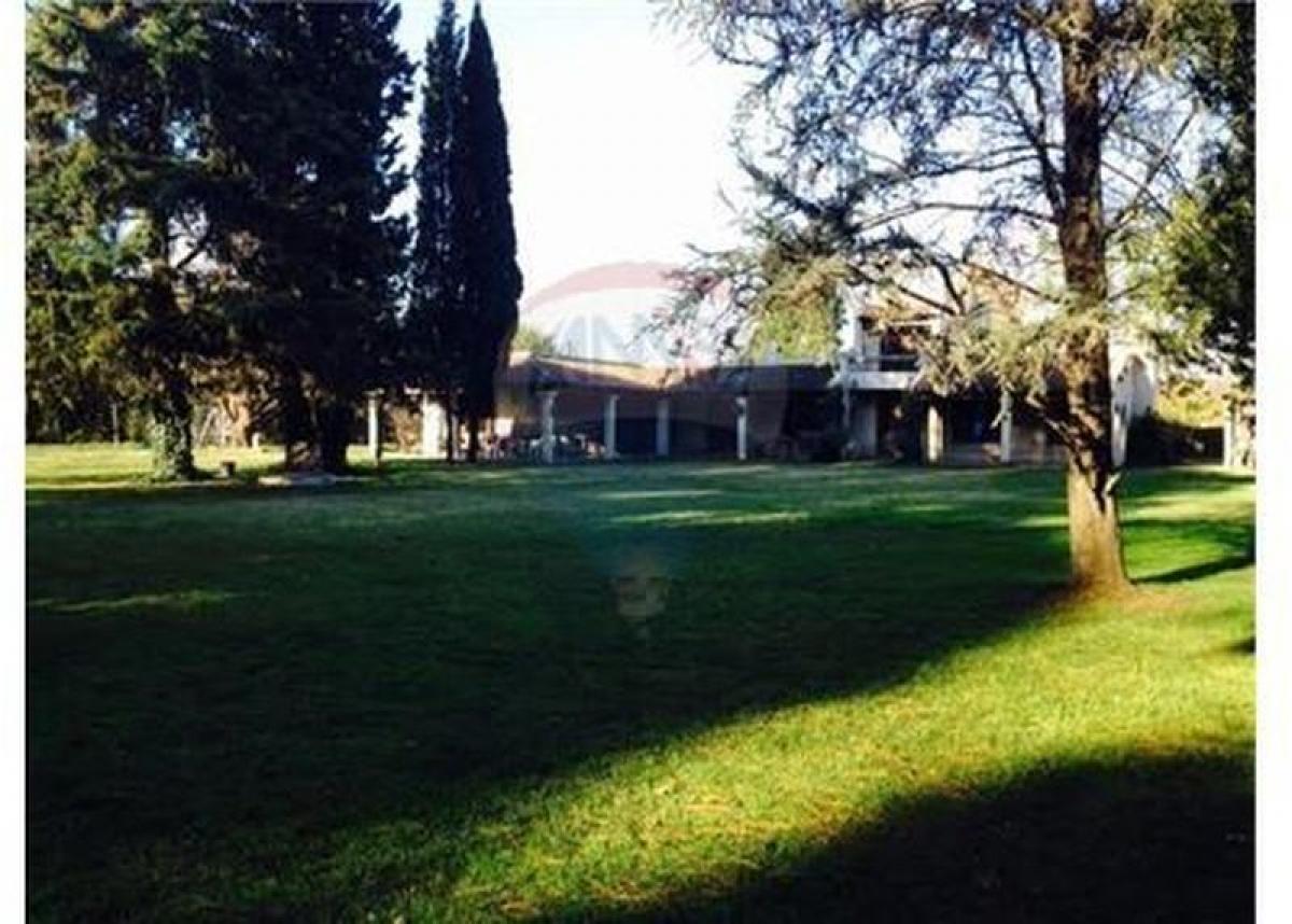 4 bedrooms Farm in Pilar, Argentina No. 122208