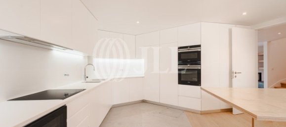 4 bedrooms House in Cascais, Portugal No. 104737 8