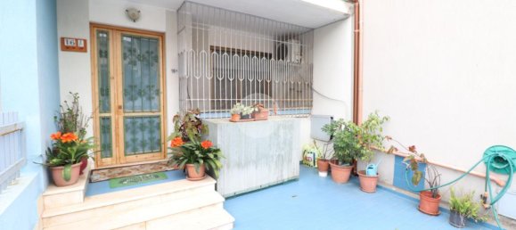 4 rooms House in Cagliari, Italy No. 8620 25
