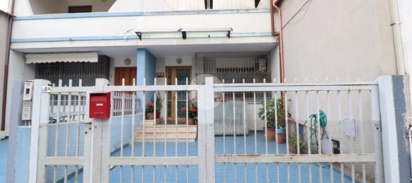 4 rooms House in Cagliari, Italy No. 8620 36