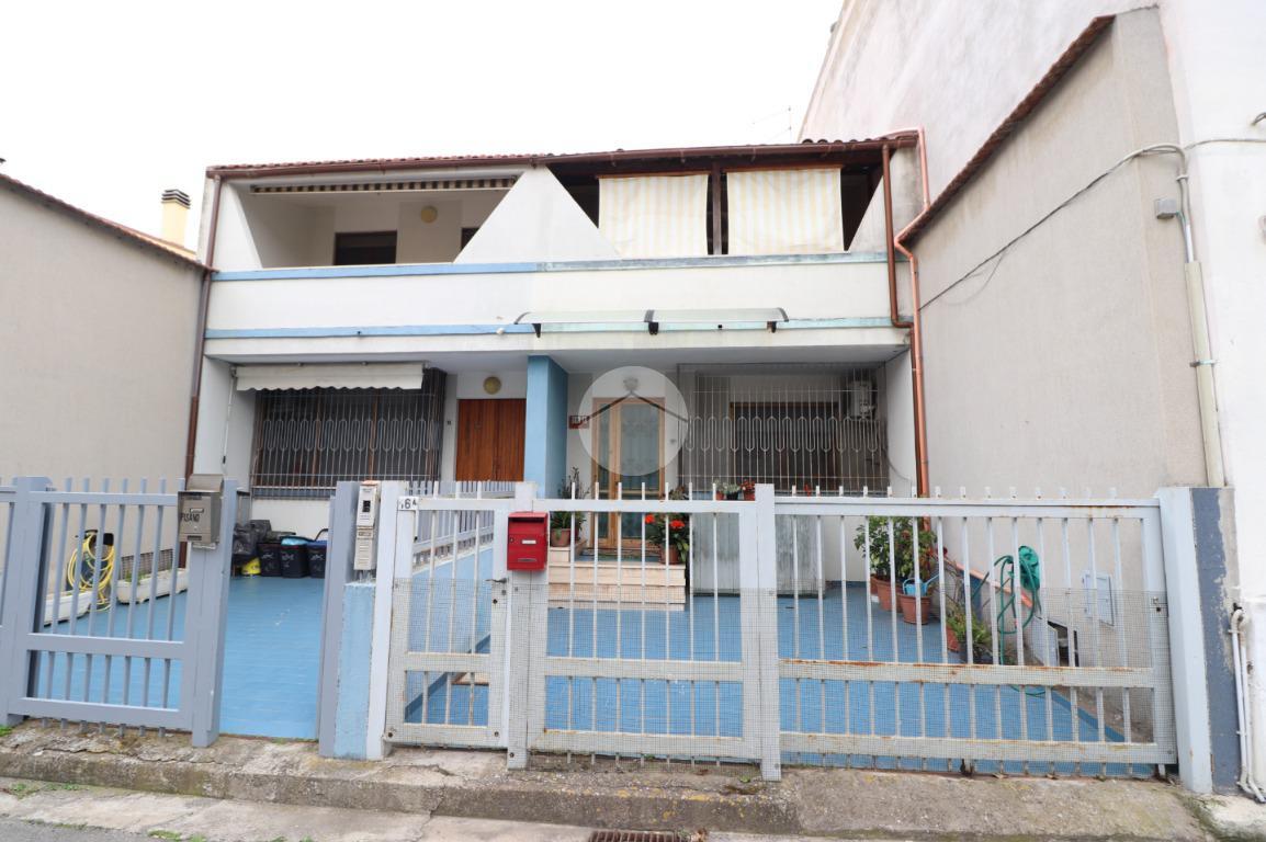 4 rooms House in Cagliari, Italy No. 8620