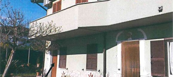 2 rooms Apartment in Lariano, Italy No. 32468 2