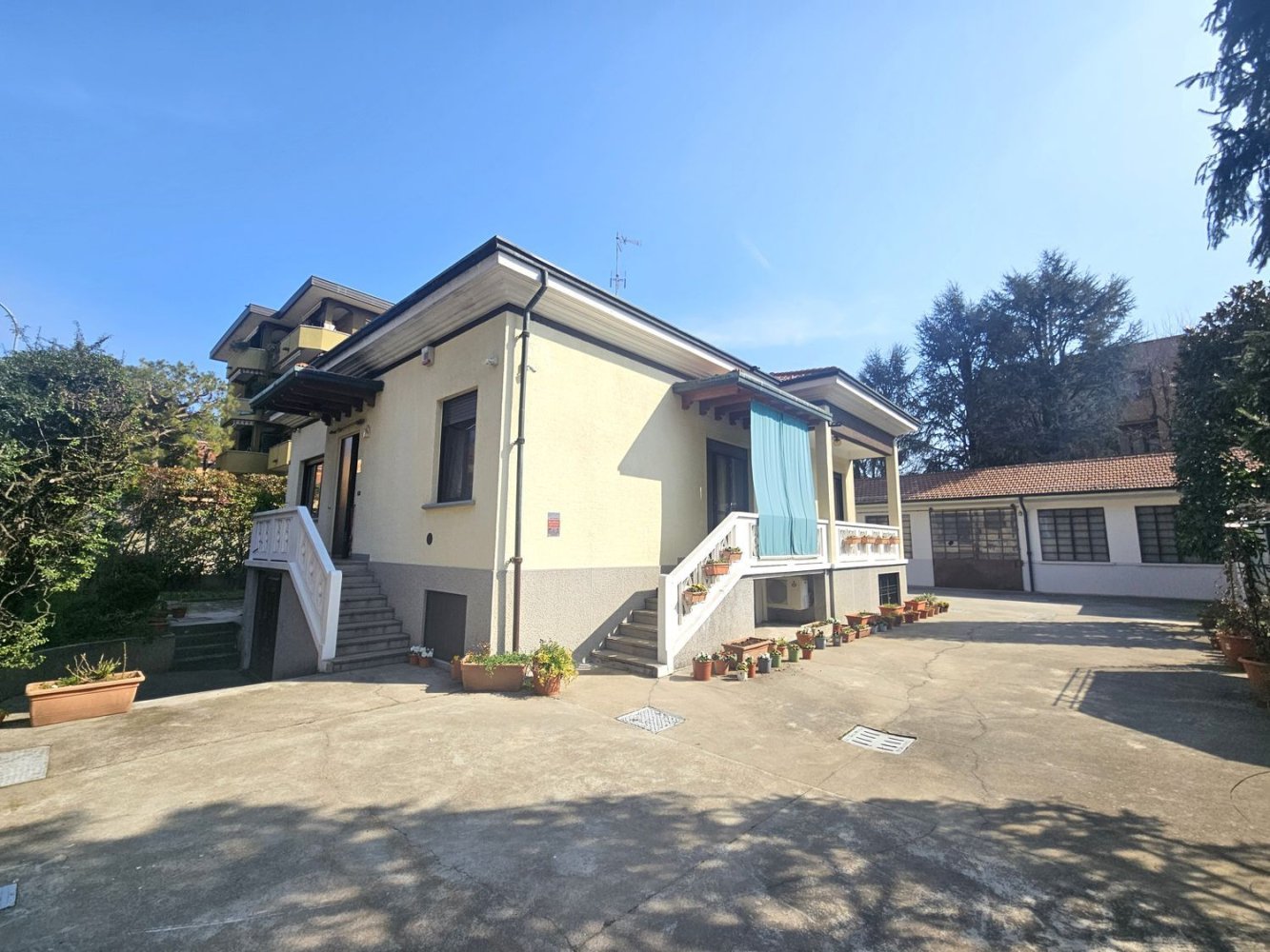 4 bedrooms Villa in San Vittore Olona, Italy No. 362734