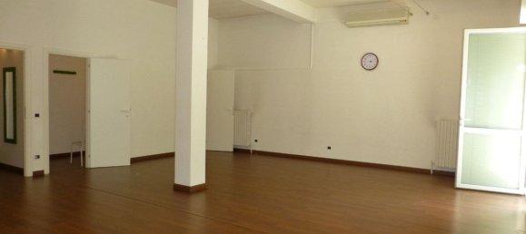 Gewerbliche Immobilie in Comacchio, Italy 120m², Nr. 292995 7