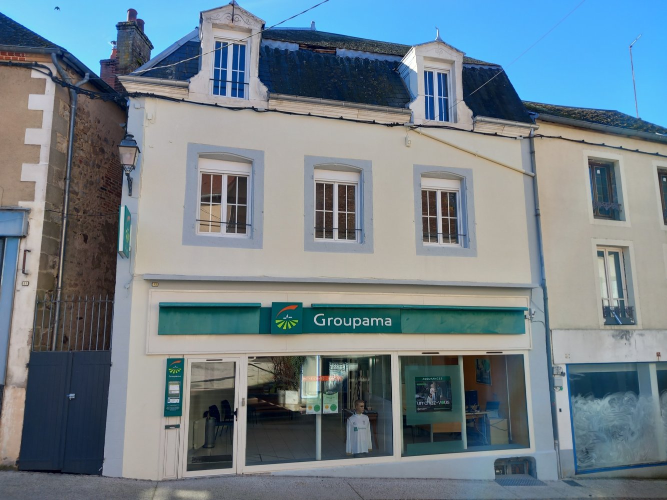 Коммерческая недвижимость в Люзи, Франция № 283541